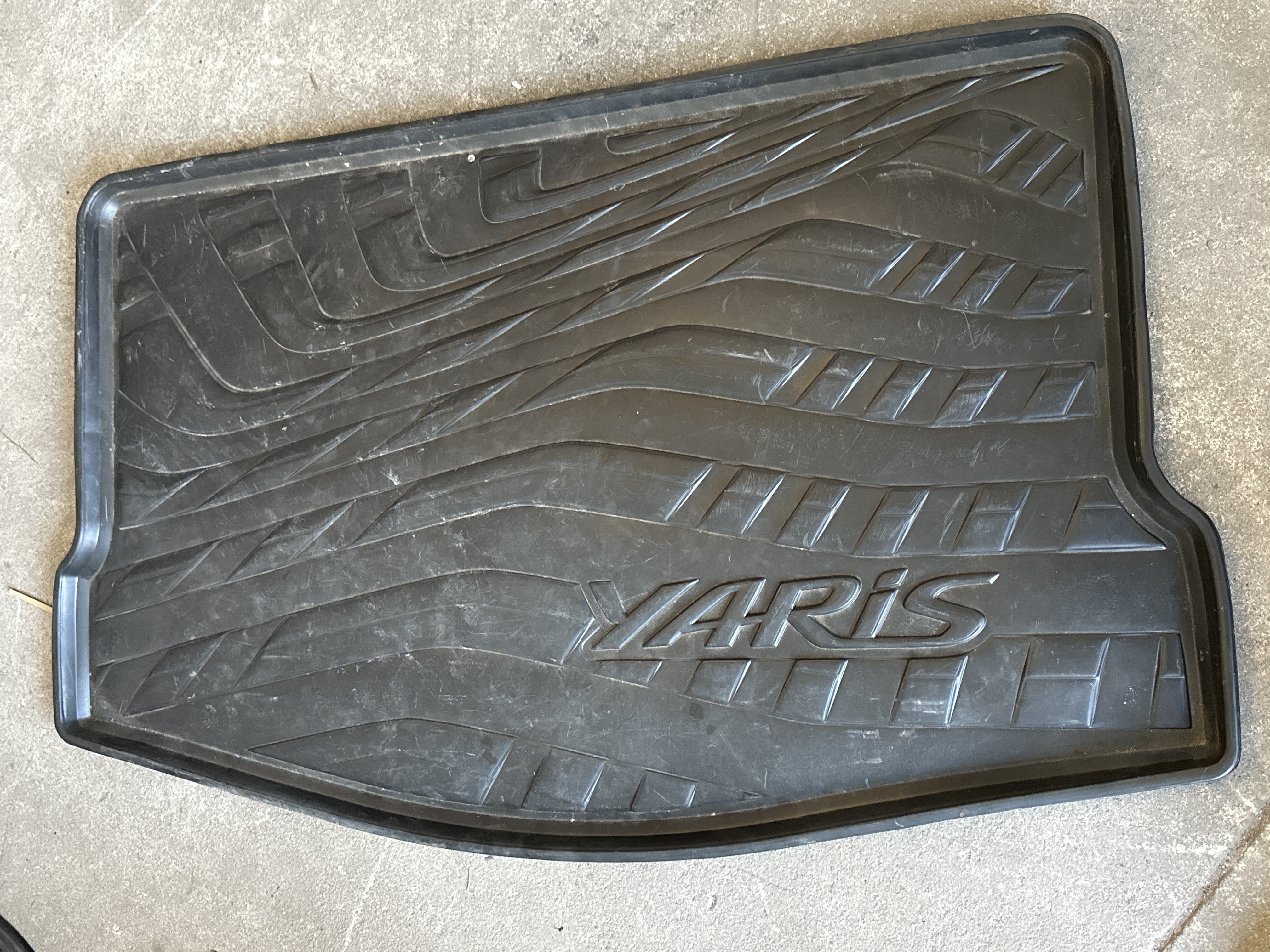 ALFOMBRA BAUL TOYOTA YARIS 5P