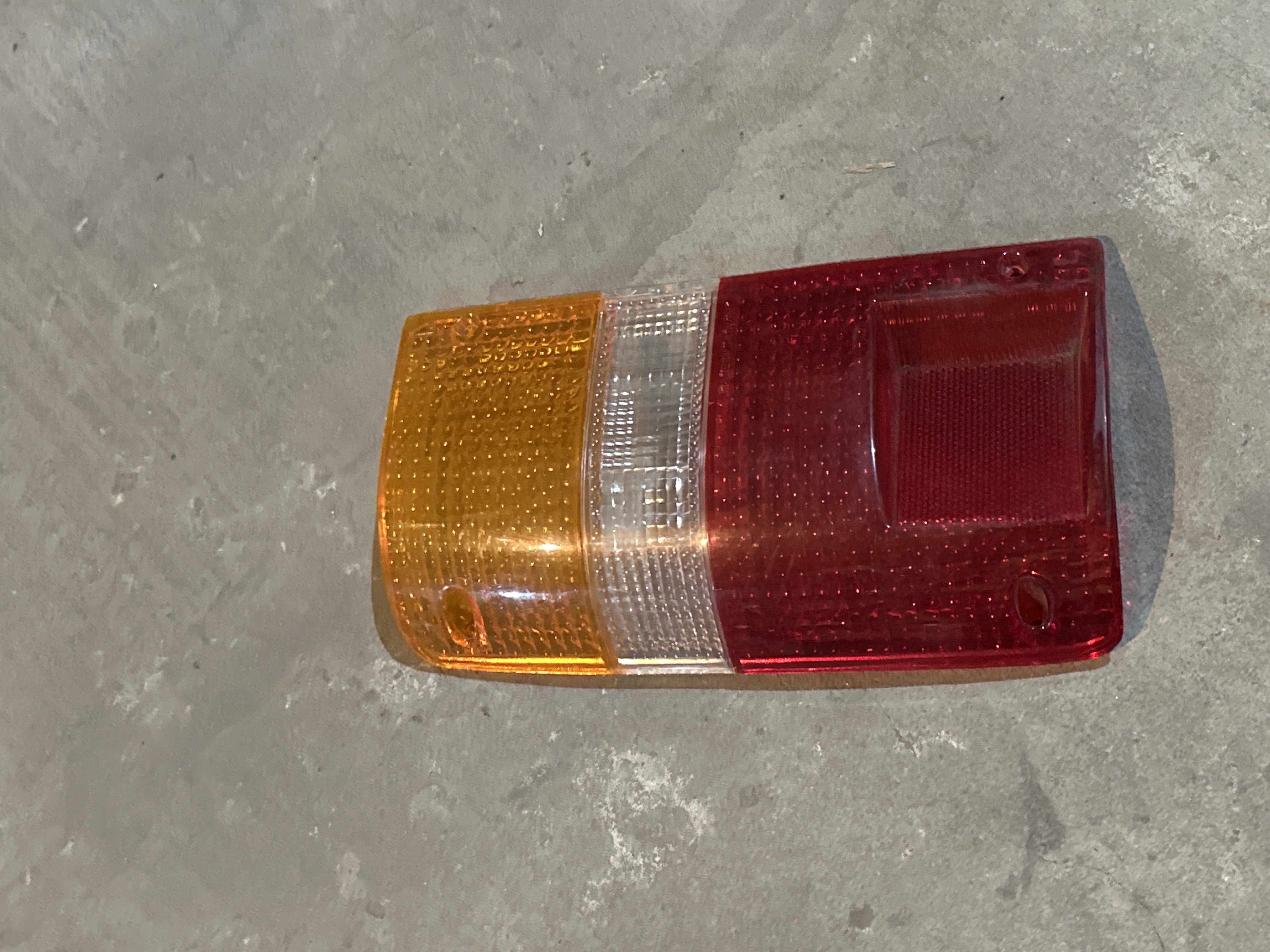 ACRILICO FARO TRASERO HILUX 93/01 (SOLO ACRILICO)